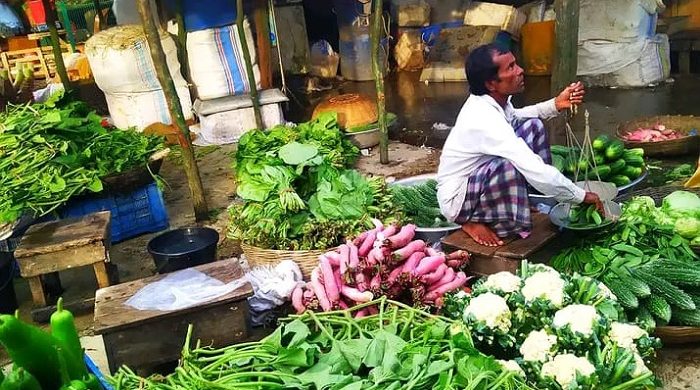 সিলেট জুড়ে বাজার গুলোতে সবজির দাম লাগামহীন, দেখার কেউ নেই