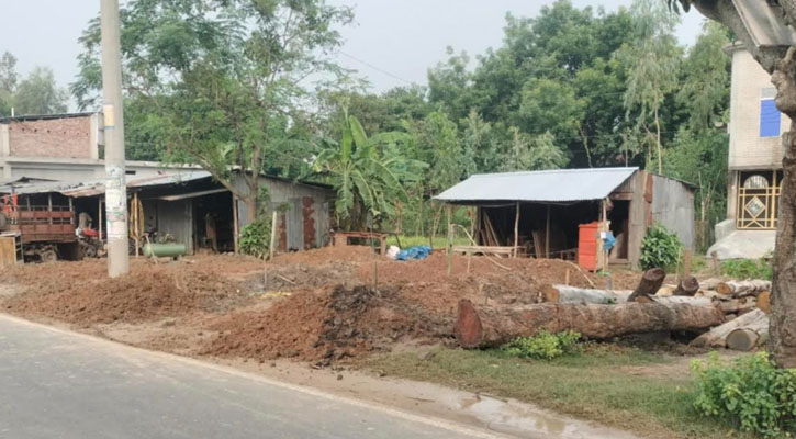 তানোরে যোগসাজশে প্ল্যান পাশ করে সওজের জায়গা দখল নিয়ে মার্কেট নির্মাণ