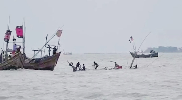 গভীর সমুদ্রে ট্রলার উল্টে নিখোঁজ ৯ ভারতীয় জেলে